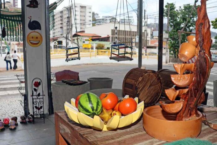 Comerciantes do Poço Rico relatam prejuízos após fechamento de passagem em nível 6 POCO RICO RUA DA BAHIA TREM FOTO LEONARDO COSTA 08
