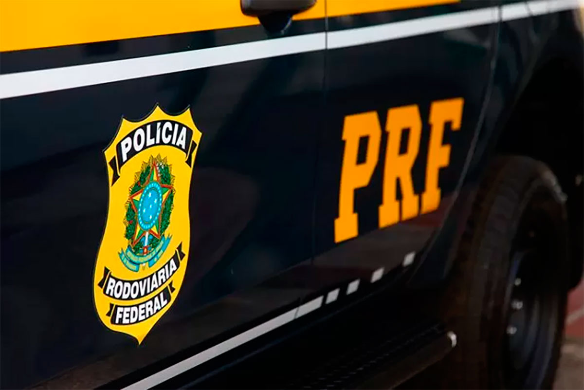 Criança sai ilesa após colisão entre carro e carreta na BR - 116