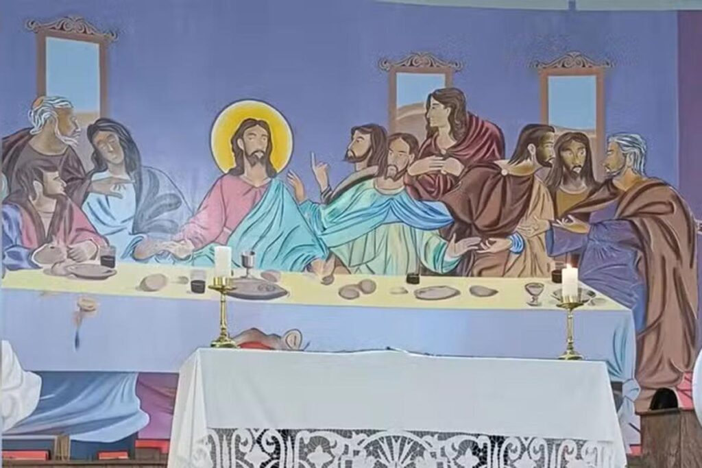 Pintura de Igreja causa briga entre padre e radialista 1 Pintura de Igreja causa briga entre padre e radialista 2