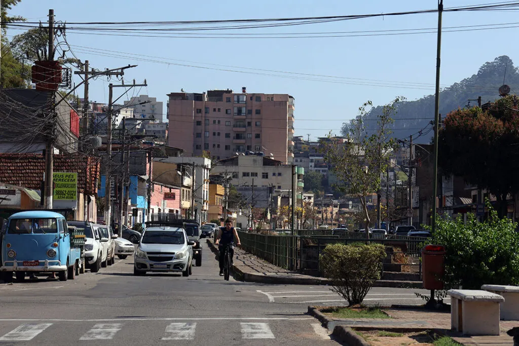 Obras aliviam, mas não afastam medo de enchentes no Bairro Santa Luzia