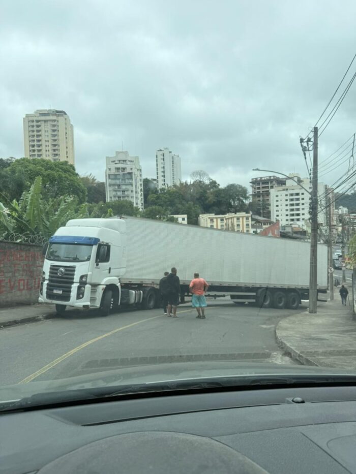 trânsito carreta