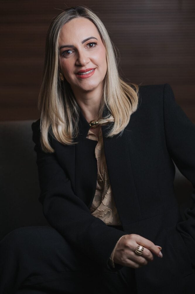 Empresária de Ubá lança livro e revela os bastidores de 26 anos no mercado de joias 6 WhatsApp Image 2025 10 14 at 09.07.14