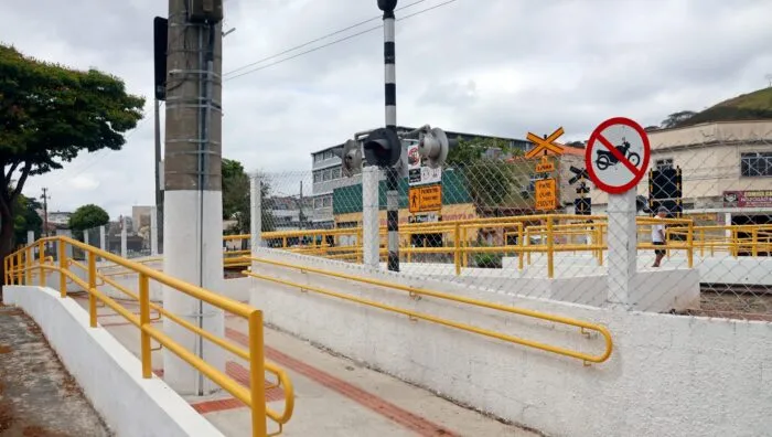 Comerciantes do Poço Rico relatam prejuízos após fechamento de passagem em nível 8 bairro