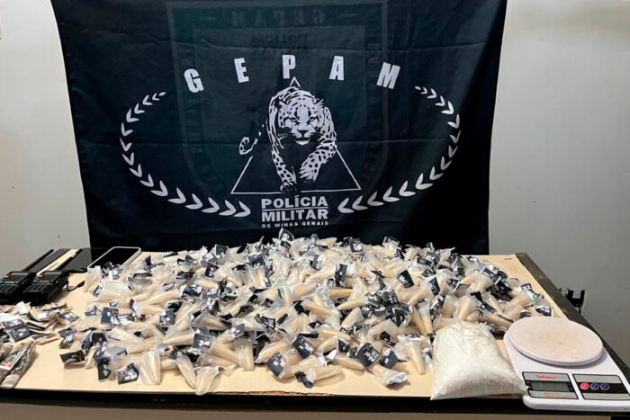 Homem é preso com mais de 600 porções de cocaína em cidade da região