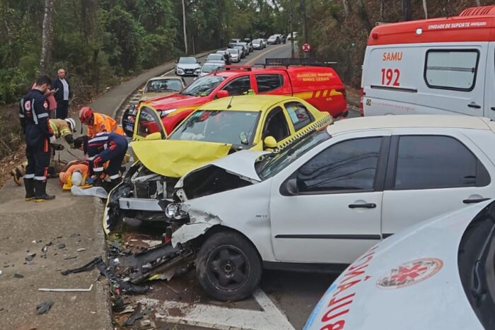 Acidente de trânsito deixa quatro feridos e interdita trânsito na Cidade Alta