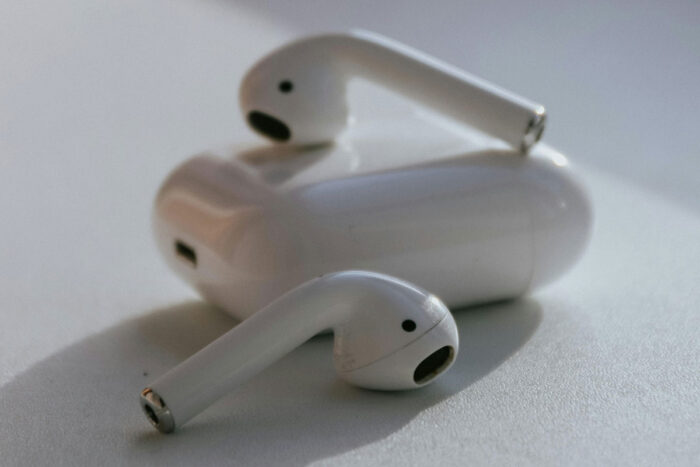 fones furtados por auxiliar de limpeza