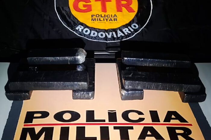 Passageiras são detidas com barras de maconha em ônibus que saía de Juiz de Fora para São João del-Rei 1 barras de maconha pmr