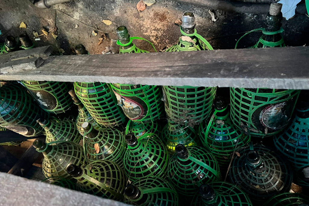 Materiais de adulteração de bebidas são encontrados em depósito de Juiz de Fora 1 bebida operacao