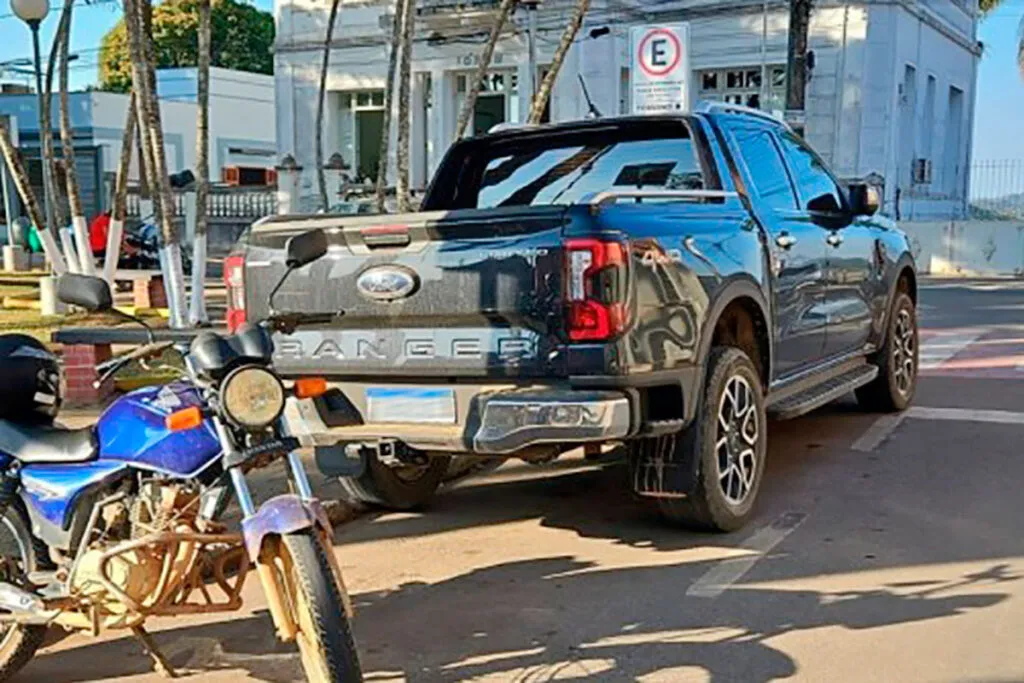 "Extravagância com dinheiro público": Justiça determina sequestro de caminhonete de luxo comprada por prefeitura da região 1 caminhonete alto rio doce by divulgacao mpmg editada