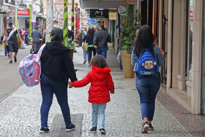 Semana do Dia das Crianças movimenta as ruas e alavanca vendas em Juiz de Fora 4 crianca comercio juiz de fora familia leonardo costa