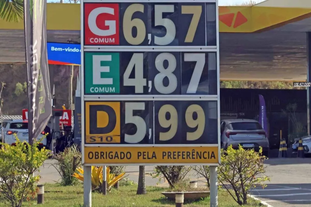 Redução no preço da gasolina ainda não é sentida em Juiz de Fora 2 Redução no preço da gasolina ainda não é sentida em Juiz de Fora