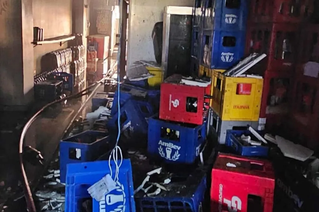 incendio distribuidora de bebidas ipiranga foto bombeiros site