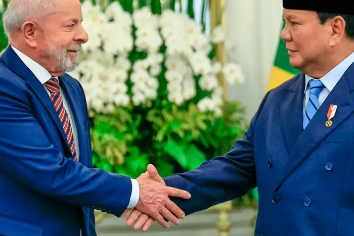 Em visita à Indonésia, Lula anuncia que buscará novo mandato em 2026 2 Lula e presidente da Indonésia