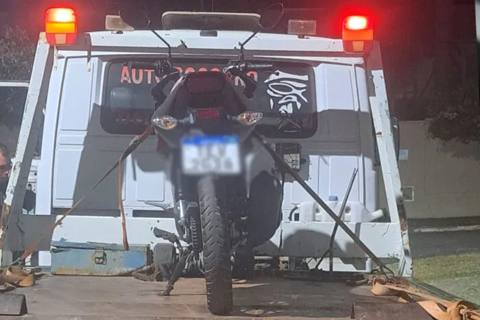 Homem é preso por tráfico de drogas e abandono de incapaz em cidade da Zona da Mata 2 moto apreendida abandono incapaz pmmg