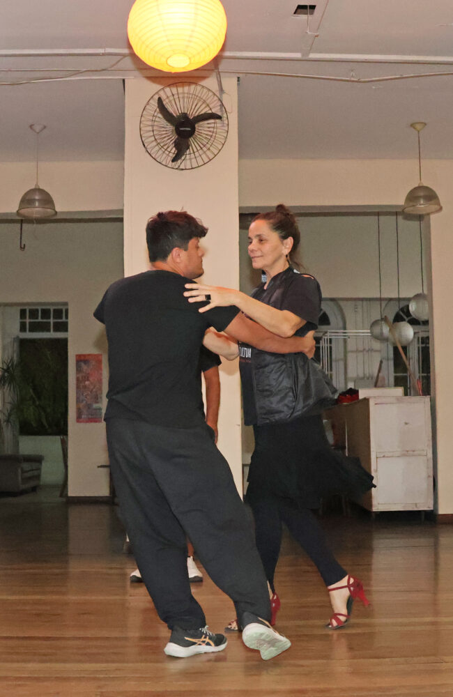 No Dia dos Professores, educadores refletem sobre a arte de ensinar a arte 6 uploads Leonardo 06.09.25 11.11.48 Danca samba de gafieira FOTO LEONARDO COSTA 07