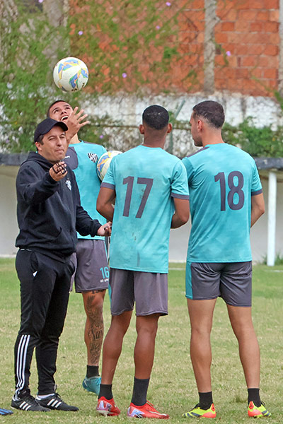 Técnico do Tupi admite "dia ruim" e promete reação após goleada em casa 2 uploads Leonardo 25.09.25 01.55