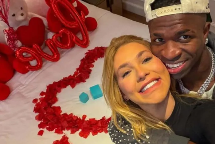 Publicidade de Vini Jr. exibida após anúncio de namoro com Virginia gera críticas nas redes sociais 1 Publicidade de Vini Jr. exibida após anúncio de namoro com Virginia gera críticas nas redes sociais