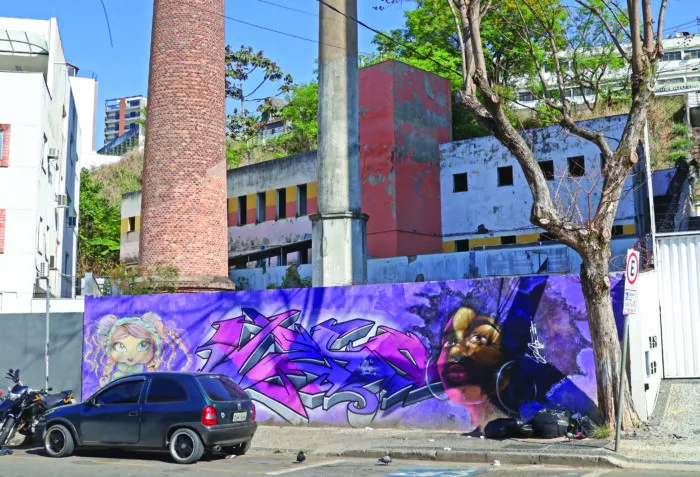 CAPA predio abandonado na rua Cristovam Molinari Leonardo Costa