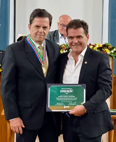 Coluna Cesar Romero – 2 e 3 de novembro de 2025 28 ELES ACONTECEM pagina 18 Ricardo Campelo 311025 CR