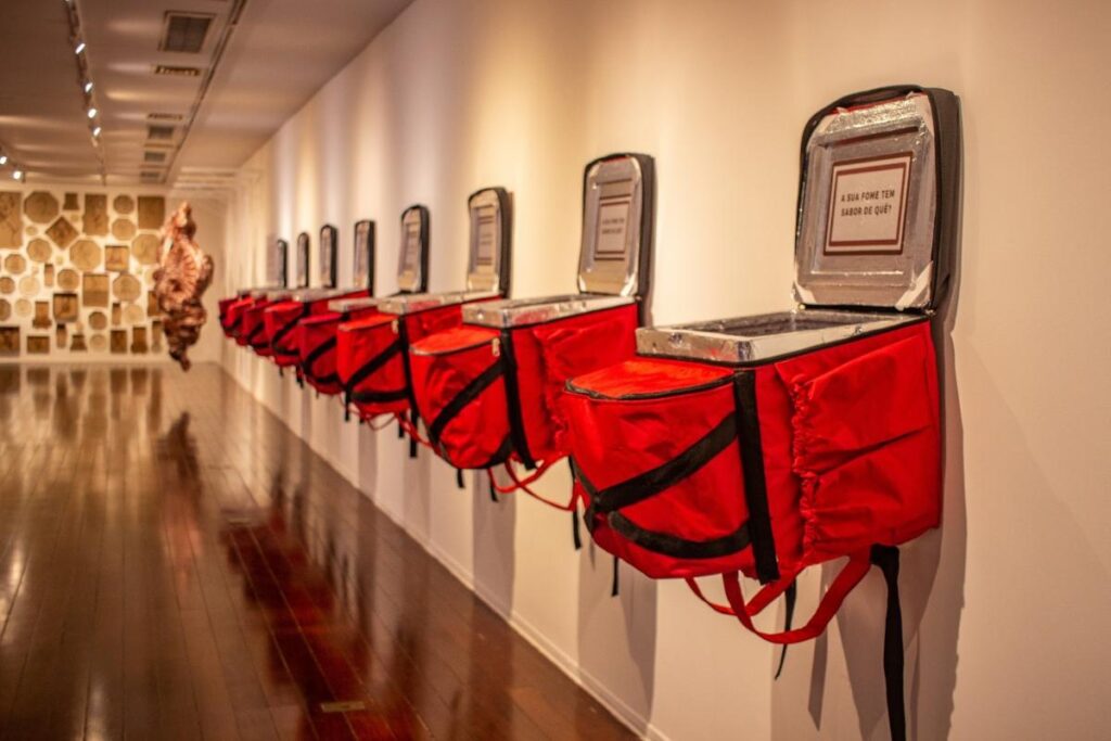 Exposição 'Entrega Efetuada' denuncia desigualdades e a precarização do trabalho nas ruas 2 Exposicao Entrega Efetuada Fotografia Leonardo Amorim
