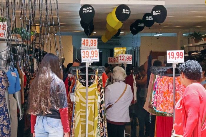 Black Friday coincide com primeira parcela do 13º e exige pesquisa e cautela 1 black friday comercio juiz de fora 2025
