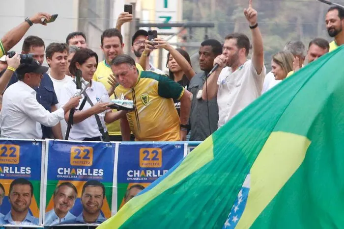 bolsonaro-bolo-foto-leonardo-costa bolsonaro-bolo-foto-leonardo-costa