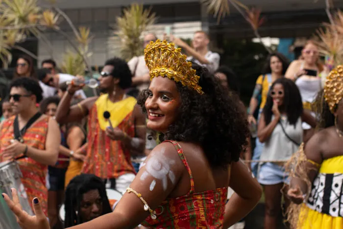 Conheça Laís Aguiar: dançarina afro e atriz que encontrou na arte um corpo ancestral 7 sem lenco lais aguiar 2 Deborah Linhares