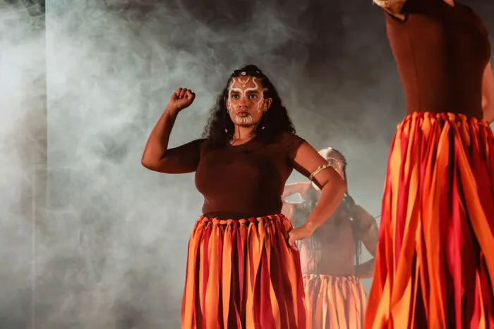 Conheça Laís Aguiar: dançarina afro e atriz que encontrou na arte um corpo ancestral 8 sem lenco lais aguiar 3 Deborah Linhares