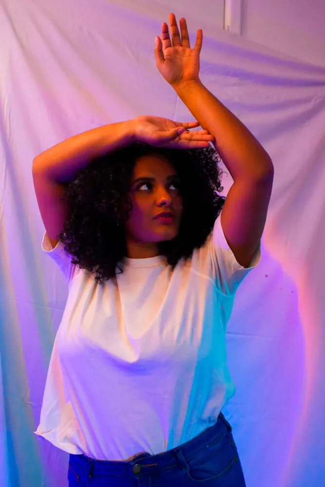 Conheça Laís Aguiar: dançarina afro e atriz que encontrou na arte um corpo ancestral 6 sem lenco lais aguiar 4 Deborah Linhares