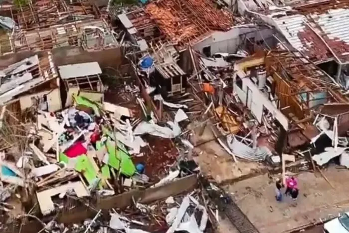 Estado de calamidade: drone mostra impactos no Paraná; tornado destrói 90% de cidade e causa seis mortes 2 tornado