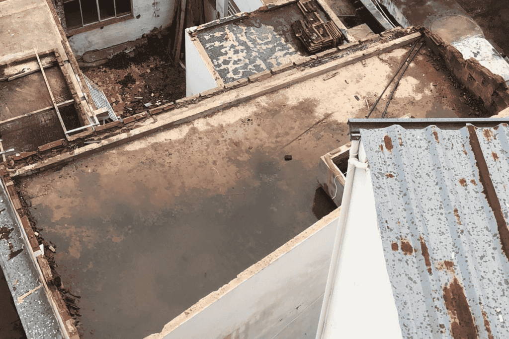 Antiga sede do Caps acumula água e pode se tornar foco para doenças na Zona Sul 2 DOENÇAS CAPS DENGUE