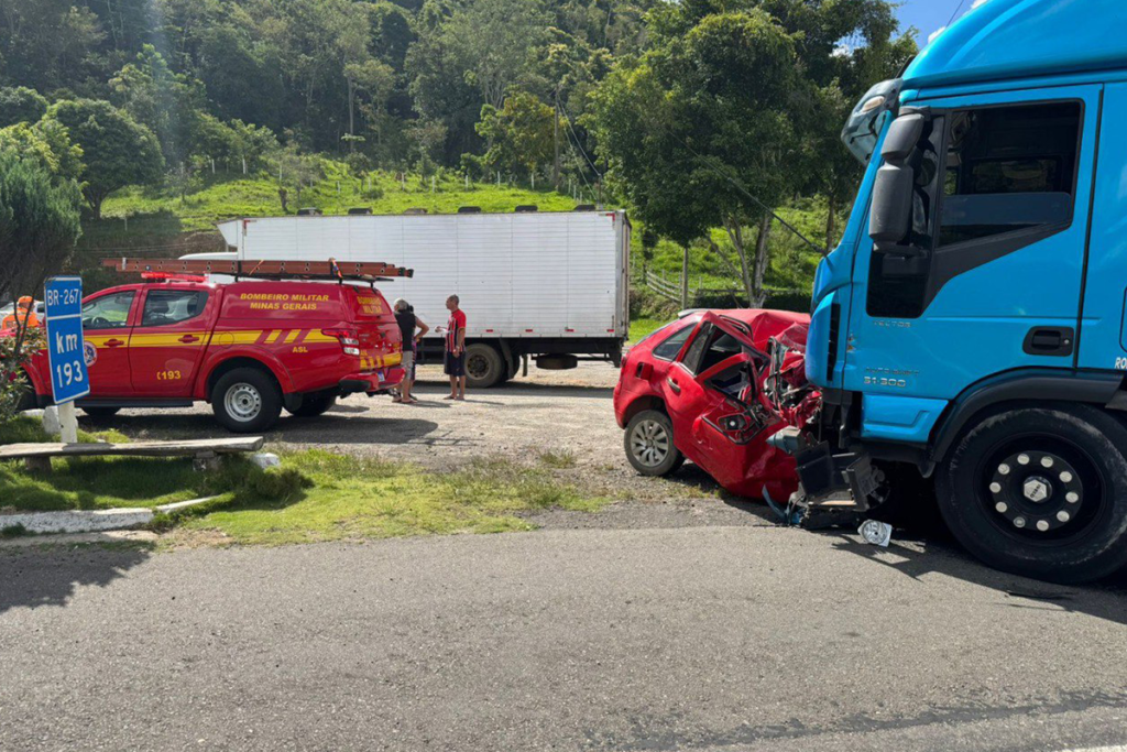 Grave acidente deixa dois mortos na BR-267 no fim de semana 2 Grave acidente deixa dois mortos na BR-267 no fim de semana