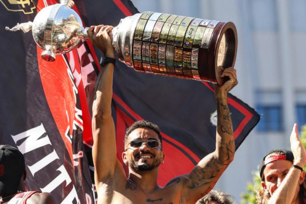 Herói do Flamengo: Danilo saiu de Bicas e teve formação no Tupynambás antes de entrar na história rubro-negra 4 Danilo Foto reproducao redes sociais