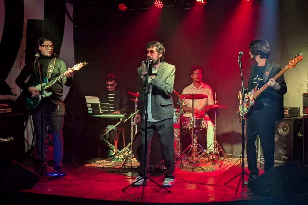 'Disco rock mineiro': Lobos & Voltz lança primeiro álbum ao vivo 5 WhatsApp Image 2025 12 09 at 10.07.51 site