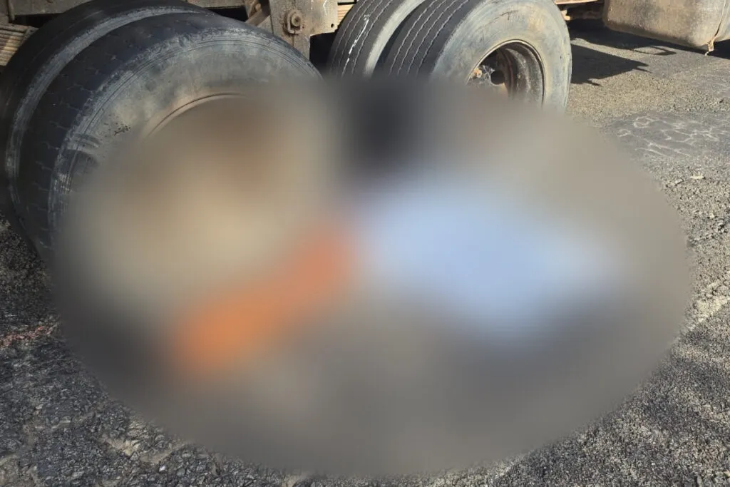 Trabalhador pula de caminhão em movimento e morre atropelado pelo veículo 2 cam 01