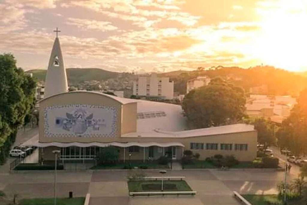 MPMG ajuíza ação por improbidade administrativa contra ex-prefeito de Cataguases e empresa do Espírito Santo 1 MPMG denuncia ex-prefeito de Cataguases por dispensa ilegal de licitação