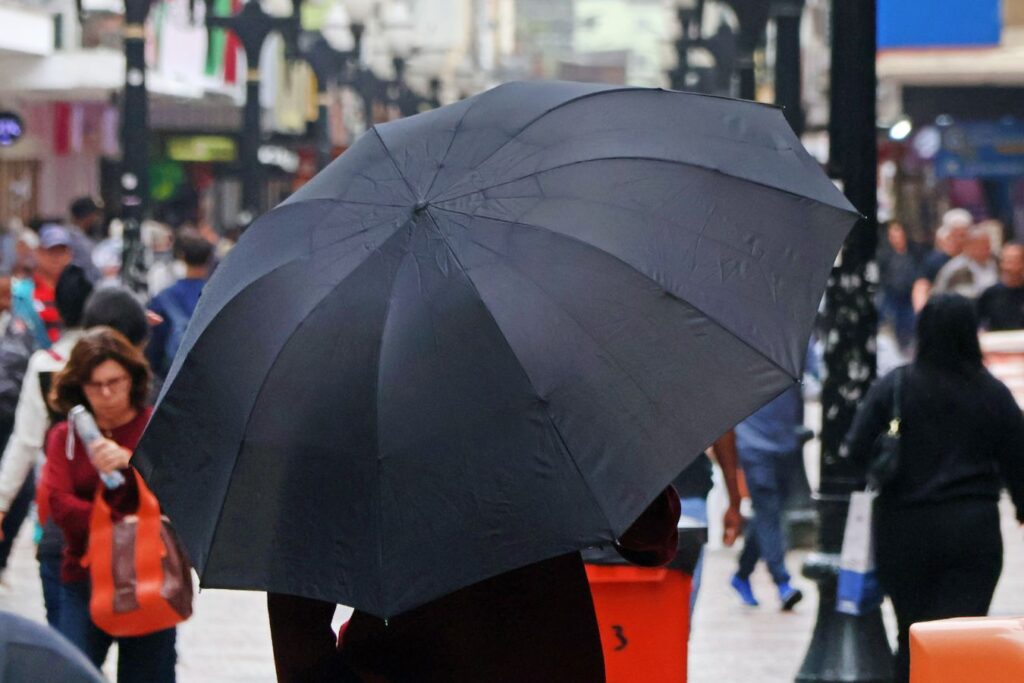 Chuva causa alagamentos e desabamento de muro em Juiz de Fora 1 chuva juiz de fora