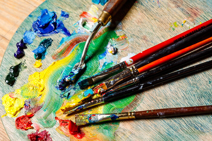 Edital artístico-cultural com investimento de R$1,85 milhão é publicado em Juiz de Fora 1 close up oil paints brushes palette site