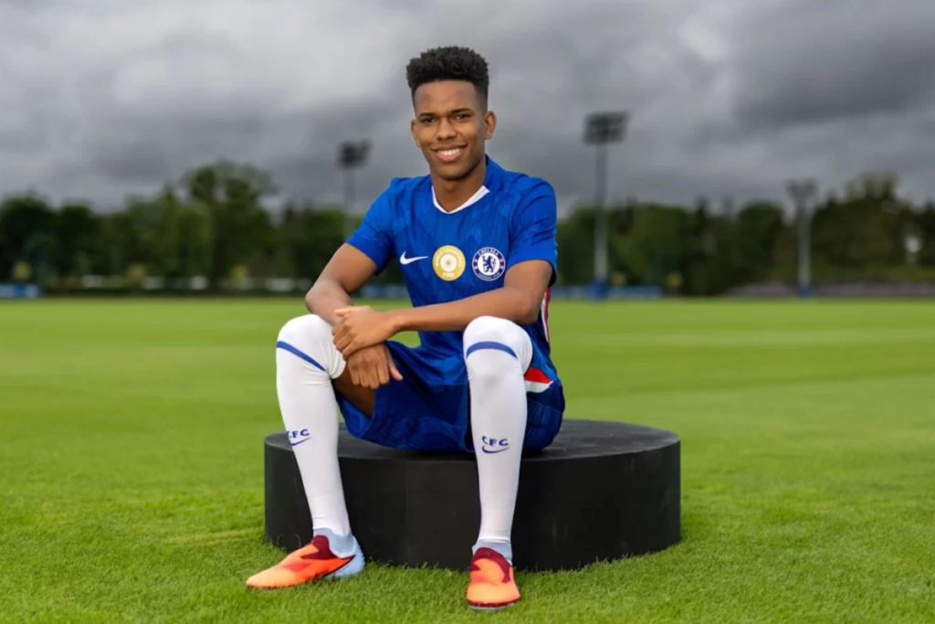 Recuperado de lesão, Estêvão volta ao Chelsea para duelo contra o Aston Villa 1 estevao 1