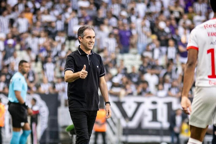 Léo Condé deixa o Ceará após rebaixamento; Sport surge como possível destino 2 leó condé