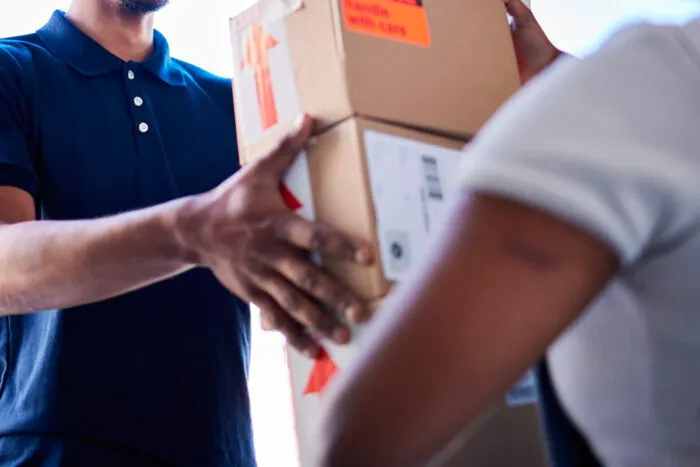 Shopee deve trocar produto com defeito de consumidora de Juiz de Fora