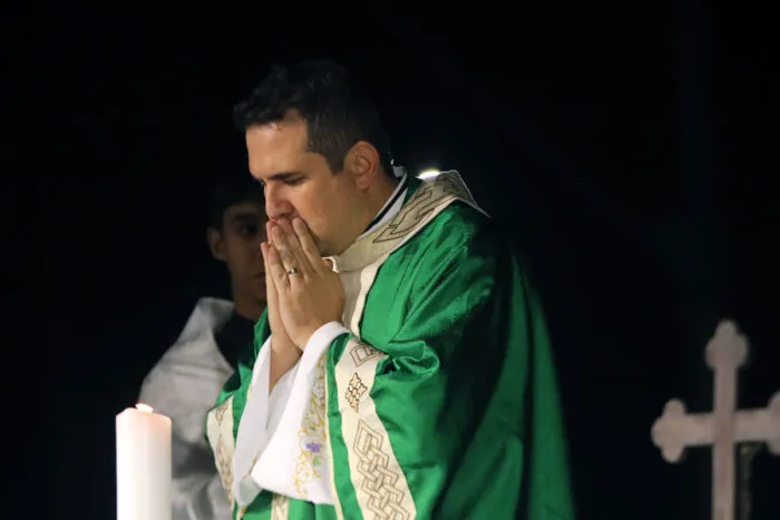 Padre Pierre na última Missa do Impossível 
