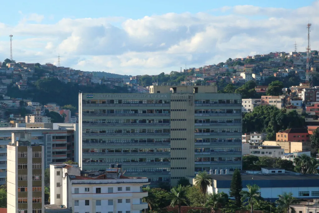 Prefeitura deixa de depositar 12 parcelas no fundo de previdência e poderá parcelar débitos em até 60 vezes 1 JFPrev detalha déficit atuarial e débitos que serão parcelados pela Prefeitura