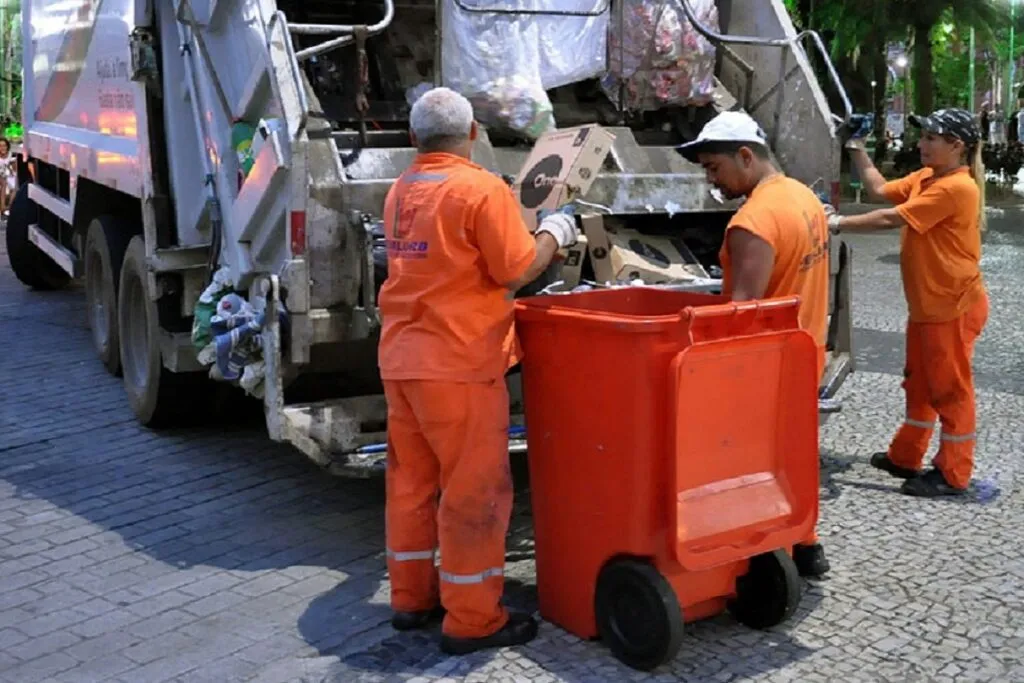 Demlurb mantém coleta em Juiz de Fora e ajusta rotas em vias com risco 1 Demlurb PJF