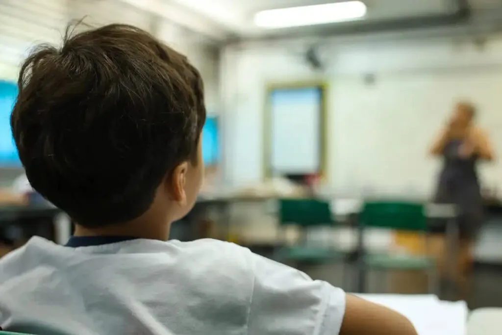 ENSINO-BILINGUE-ESTADUAL-JF