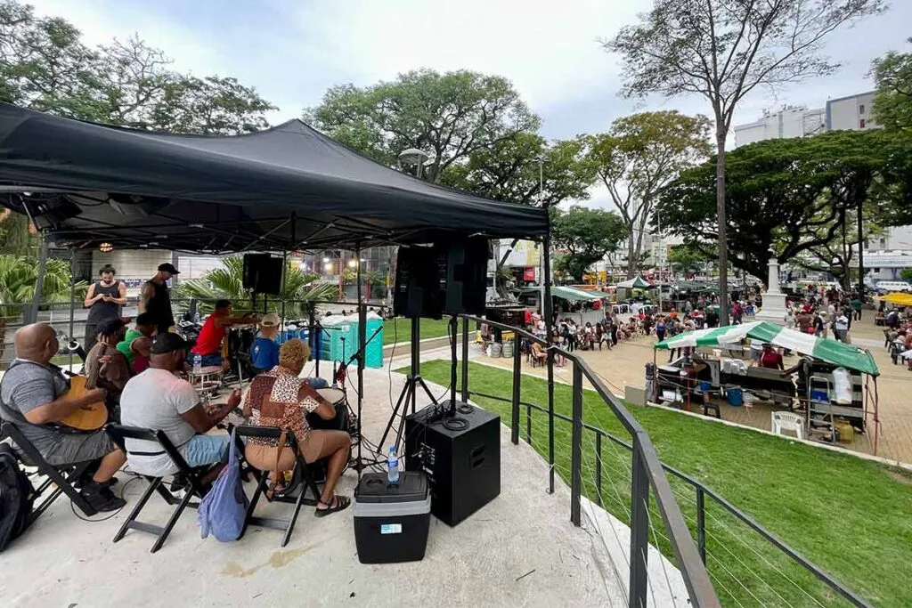 Feira noturna Felipe Couri