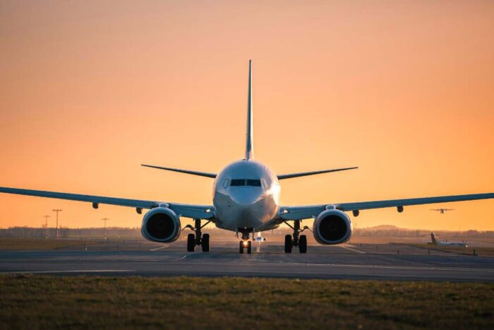 Companhia aérea deve indenizar idosos por atraso de 28 horas em viagem 1 Companhia aérea deve indenizar idosos por atraso de 28 horas em viagem
