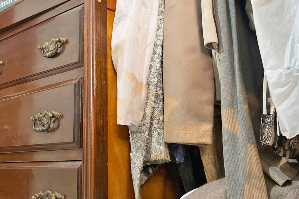 ‘Aquela lama não sai’: Sofrimento de afetados pelas chuvas permanece um mês depois 4 ‘Aquele barro não sai’: Sofrimento de afetados pelas chuvas permanece um mês depois