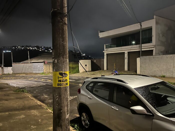 Fiação exposta na Avenida Eugênio do Nascimento fica próxima à altura de pedestres 1 WhatsApp Image 2026 01 21 at 12.21.39 1