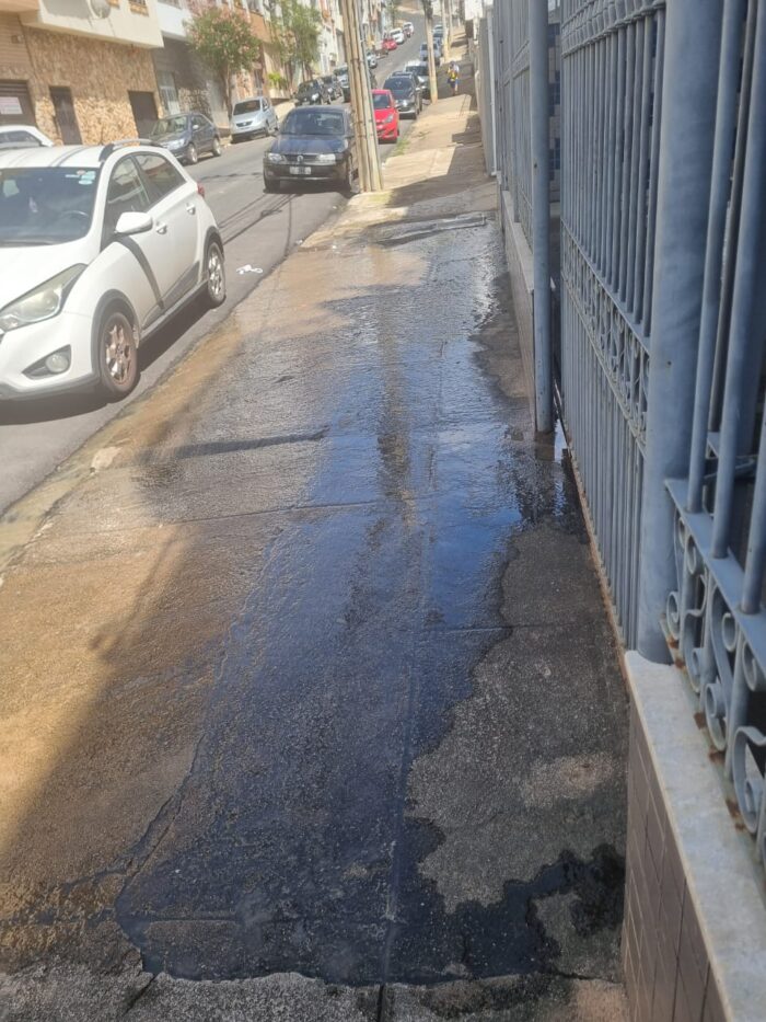 Moradores do São Mateus relatam impacto do esgoto na rotina e no comércio local
